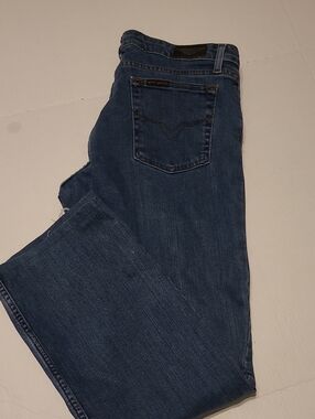 WoMen's Dark Blue Denim Mid-rise, Stretch-fit Bootcut Style Jeans
